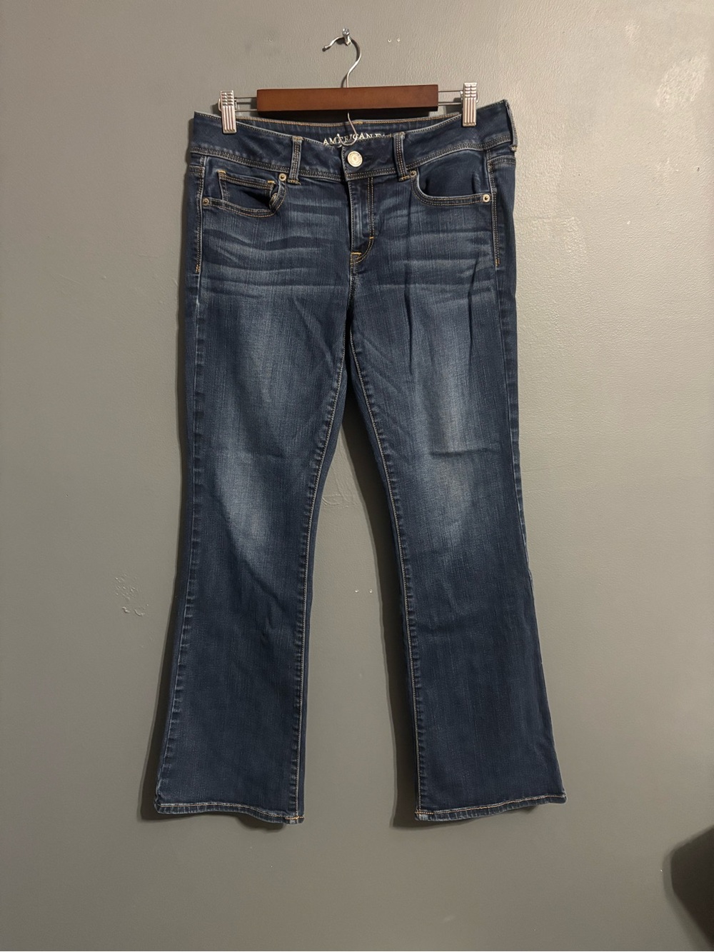 American Eagle “kick boot” Bootcut casual dark wash denim jeans women’s 10 short